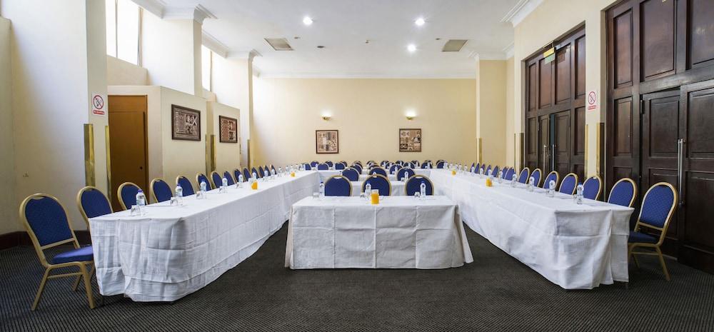 New Ambassador Hotel Harare Dış mekan fotoğraf