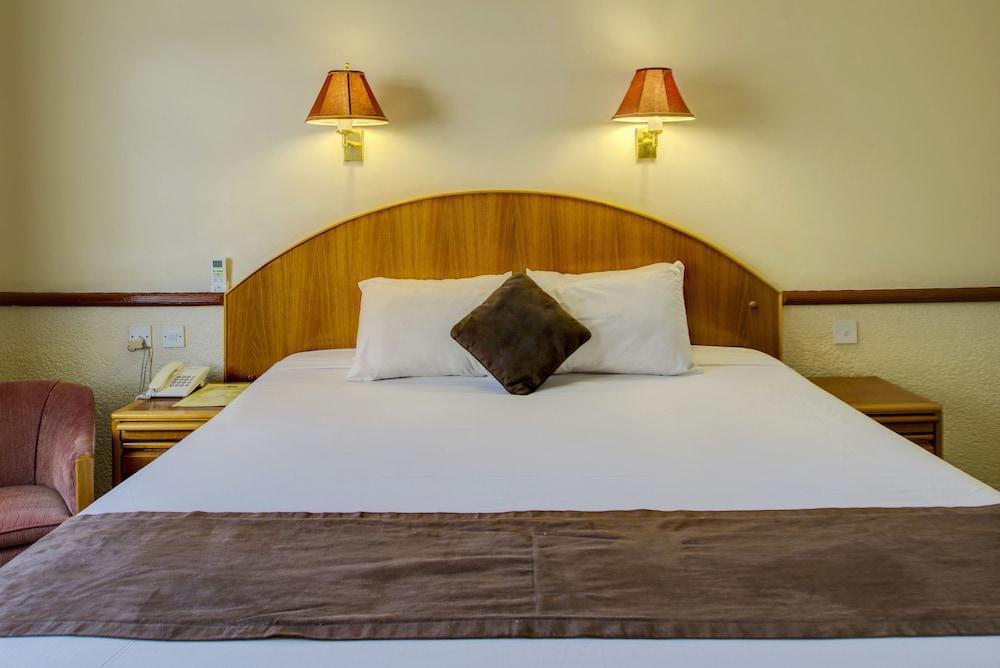 New Ambassador Hotel Harare Dış mekan fotoğraf