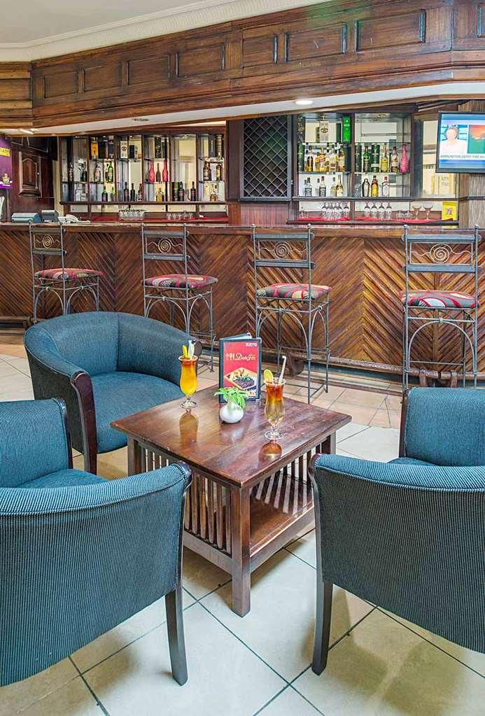 New Ambassador Hotel Harare Restoran fotoğraf
