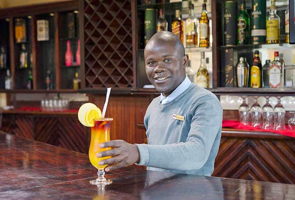 New Ambassador Hotel Harare Restoran fotoğraf