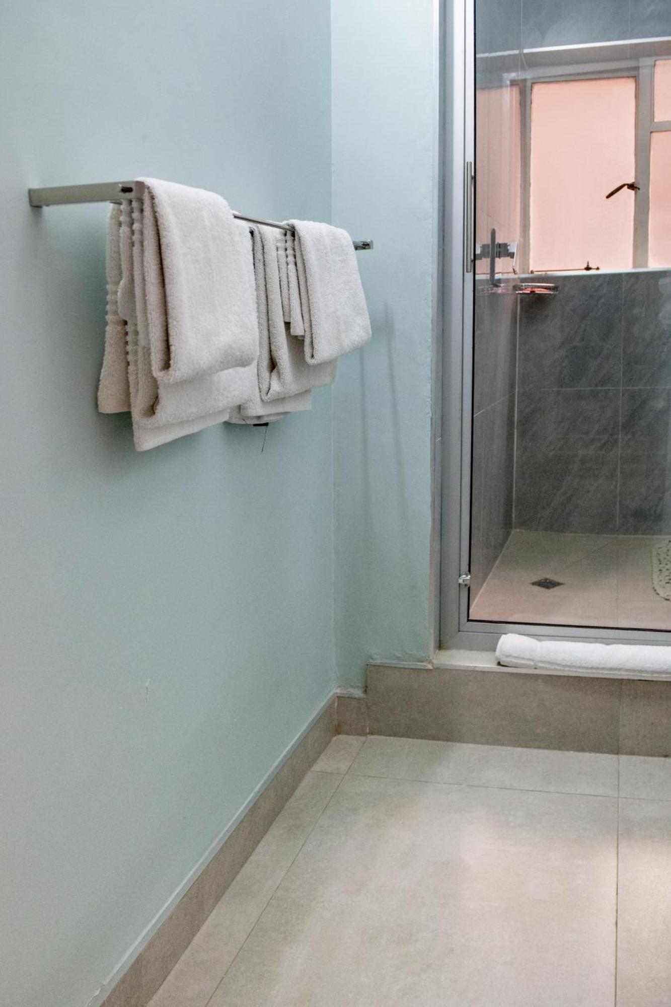 New Ambassador Hotel Harare Dış mekan fotoğraf