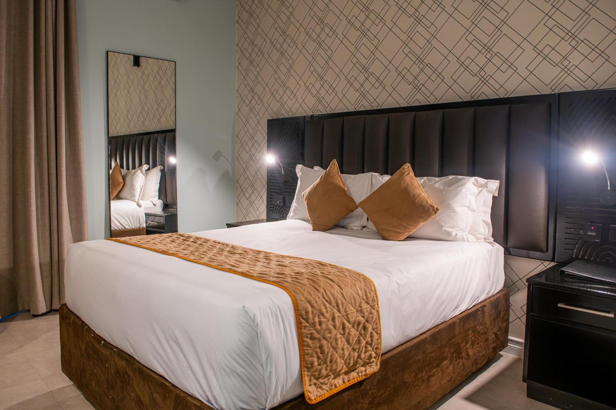 New Ambassador Hotel Harare Dış mekan fotoğraf