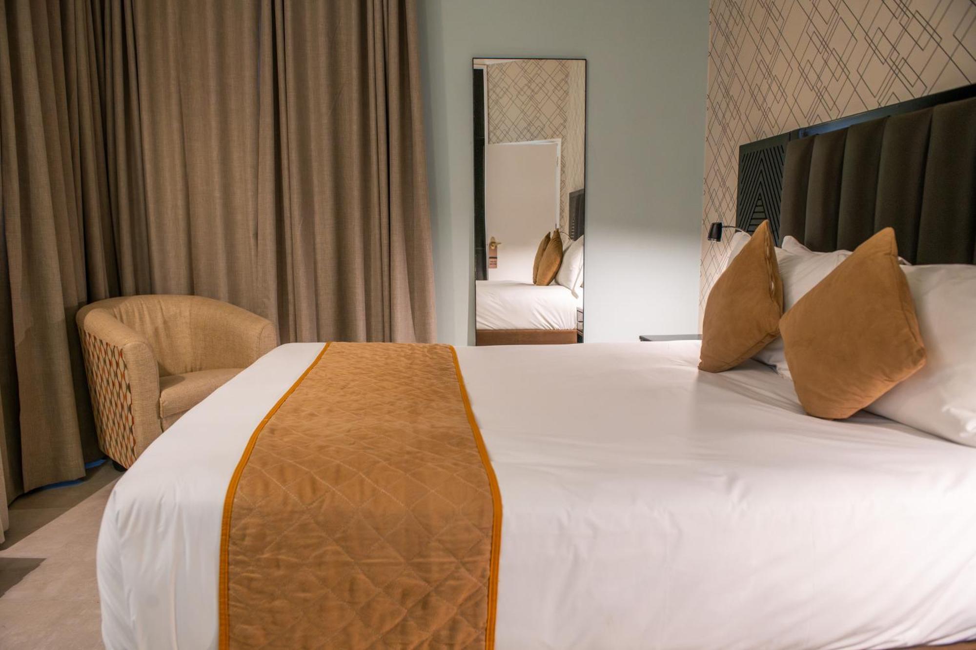 New Ambassador Hotel Harare Dış mekan fotoğraf