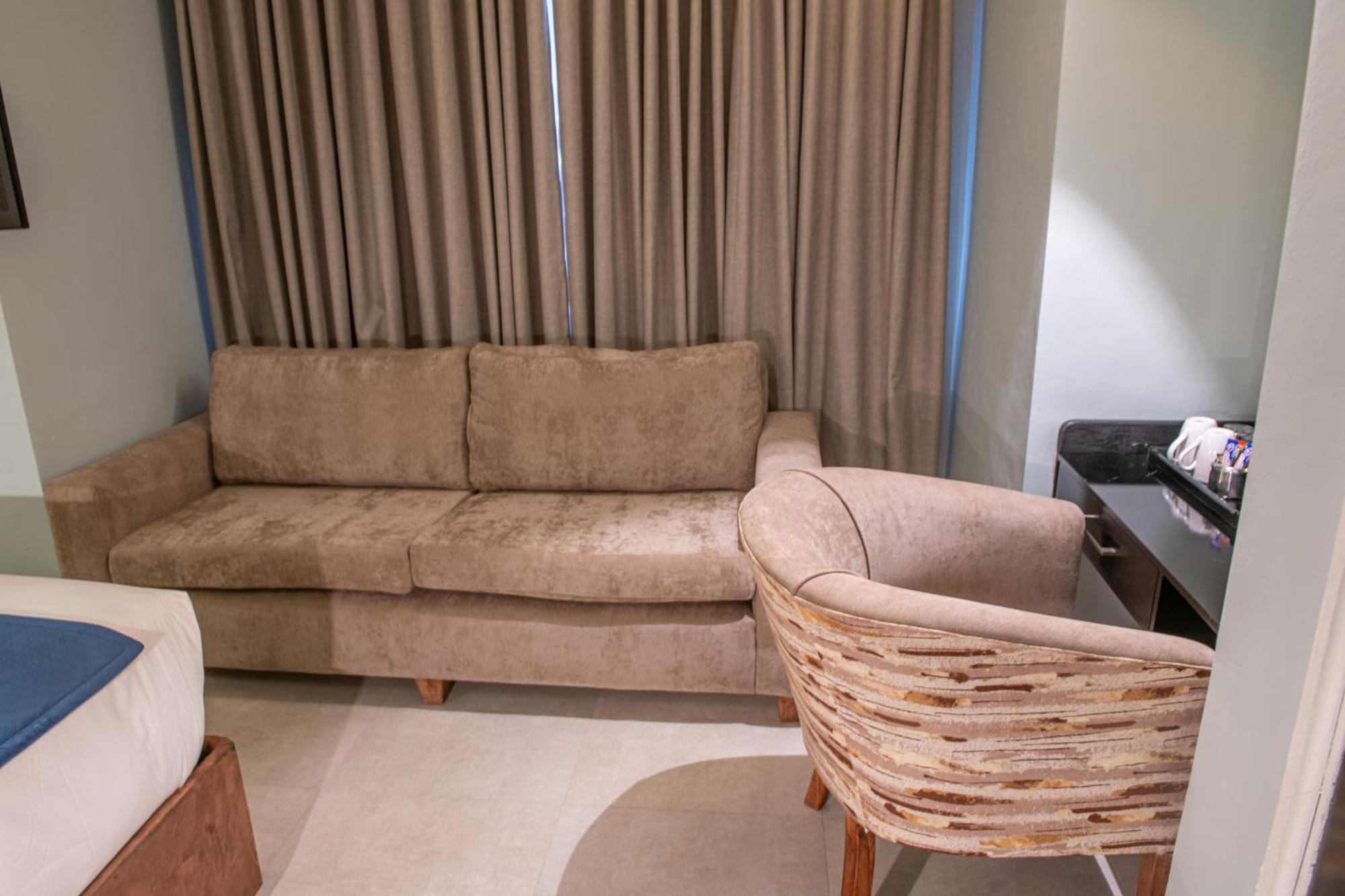 New Ambassador Hotel Harare Dış mekan fotoğraf