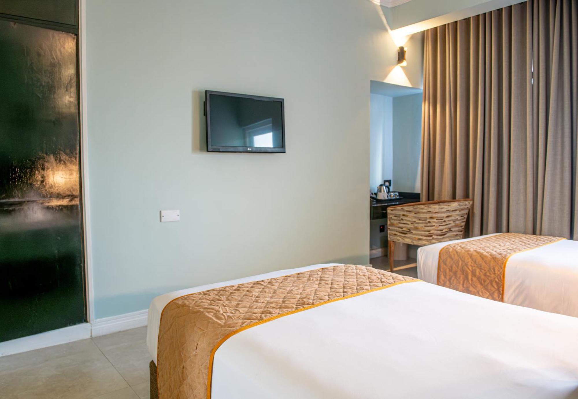 New Ambassador Hotel Harare Dış mekan fotoğraf