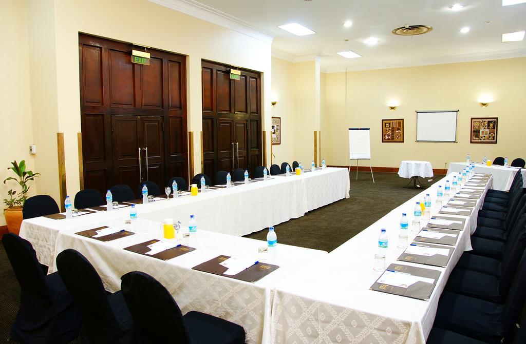 New Ambassador Hotel Harare Dış mekan fotoğraf