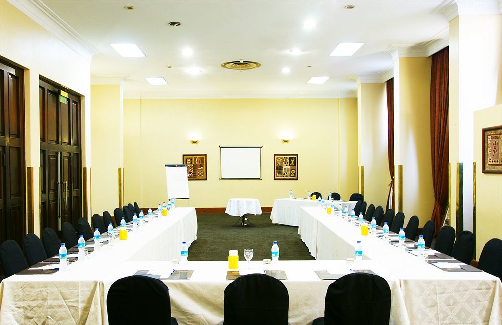 New Ambassador Hotel Harare Dış mekan fotoğraf